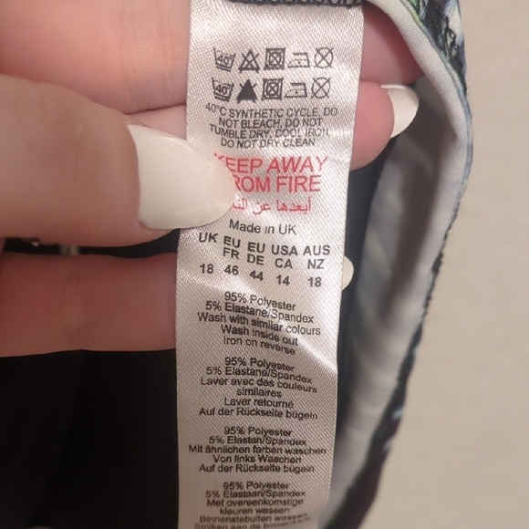 Prettylittlething multicolor body print long sleeve midi dress - Picture 6 of 9